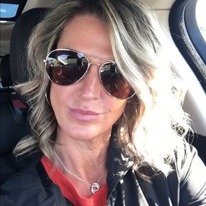 Meet your Posher, Amey